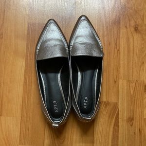 Point toe Flats